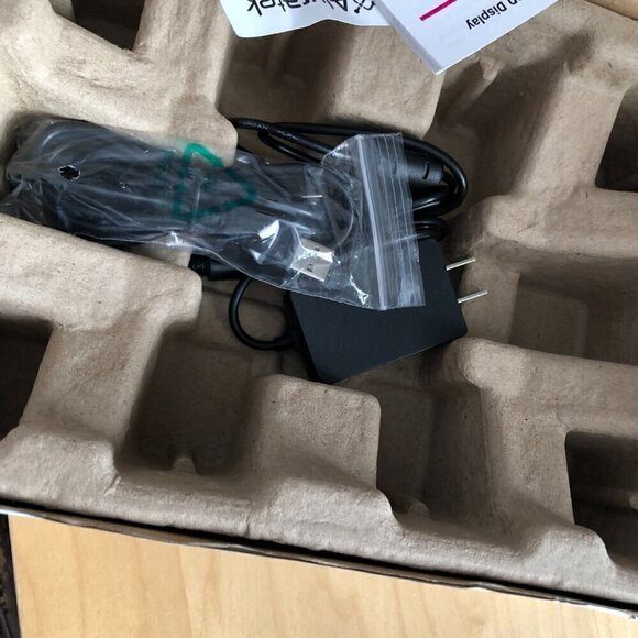 Aluratek 7" Wi-Fi Digital Touchscreen Photo Frame - NEW - Picture 7 of 7